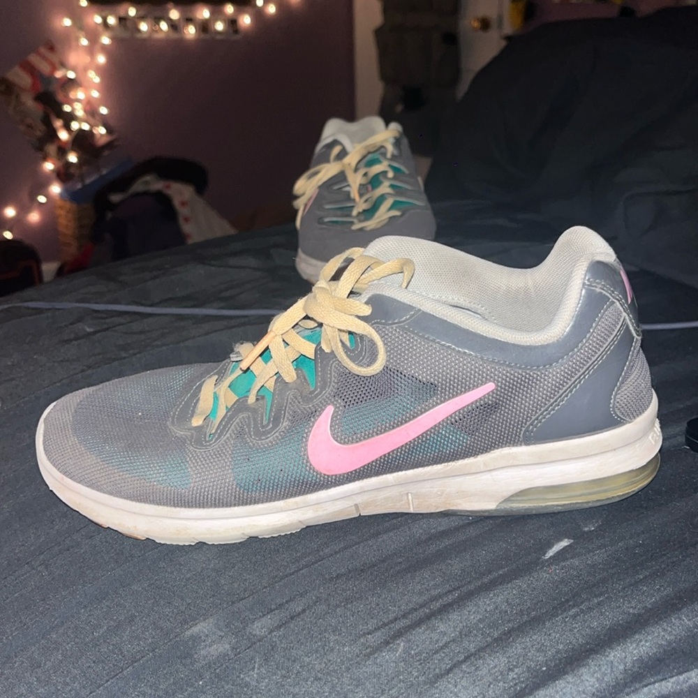 Lightly worn Nike tennis shoes